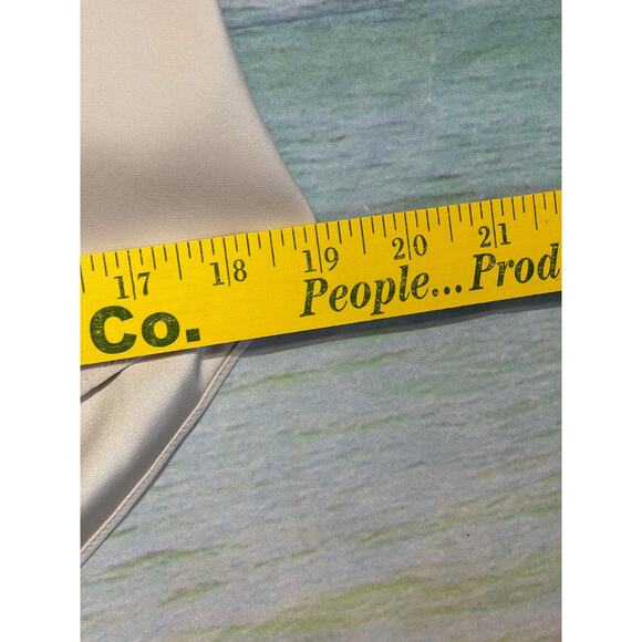 Women's Express silky Top blouse cream color curved hem size small - Picture 8 of 8